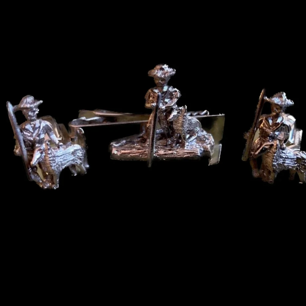 Vintage 1959 Cufflinks & Tie Bar Tom Sawyer No 5931 signed  Sarah Coventry